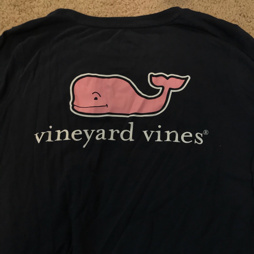 Vineyard vines long sleeve t-shirt.